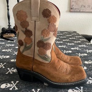 Ariat tan flower square toe boots size 8